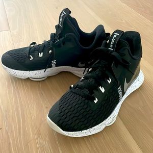 Nike Lebron basketball shoes in black
